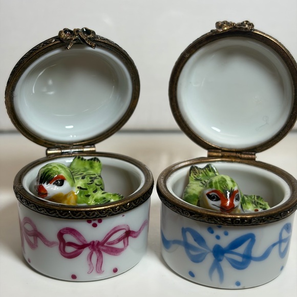 Genuine French Limoges box. Choice of pink or blue - Picture 4 of 6